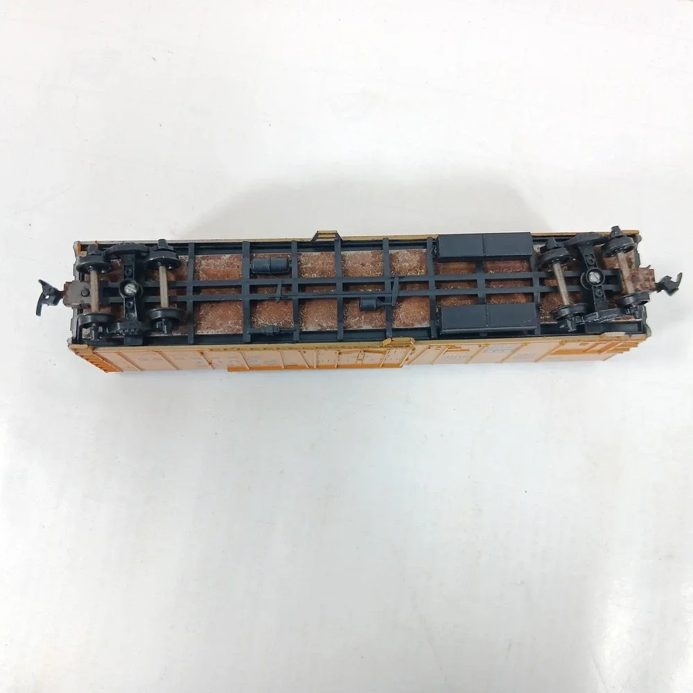 Pacific Fruit Express PFE 301527 HO Scale Refrigerator Car Orange SP UP